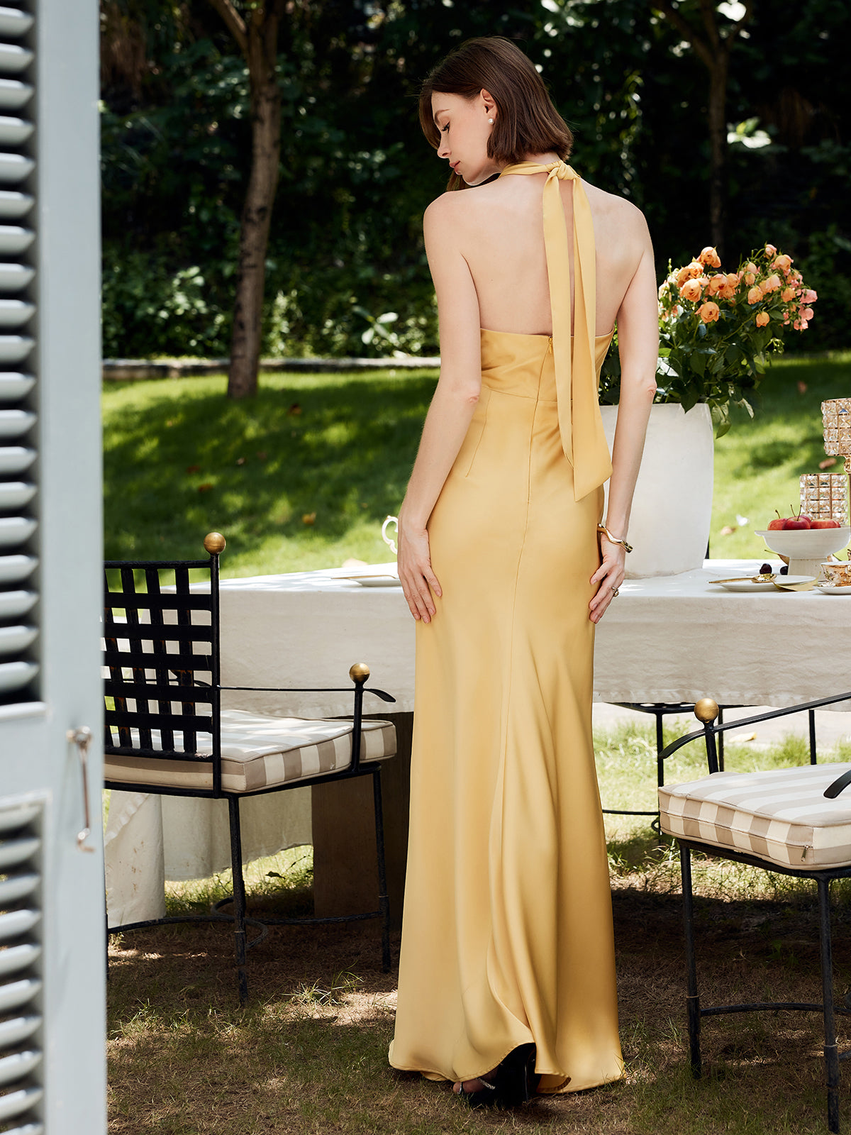 Robe longue satinée dos nu