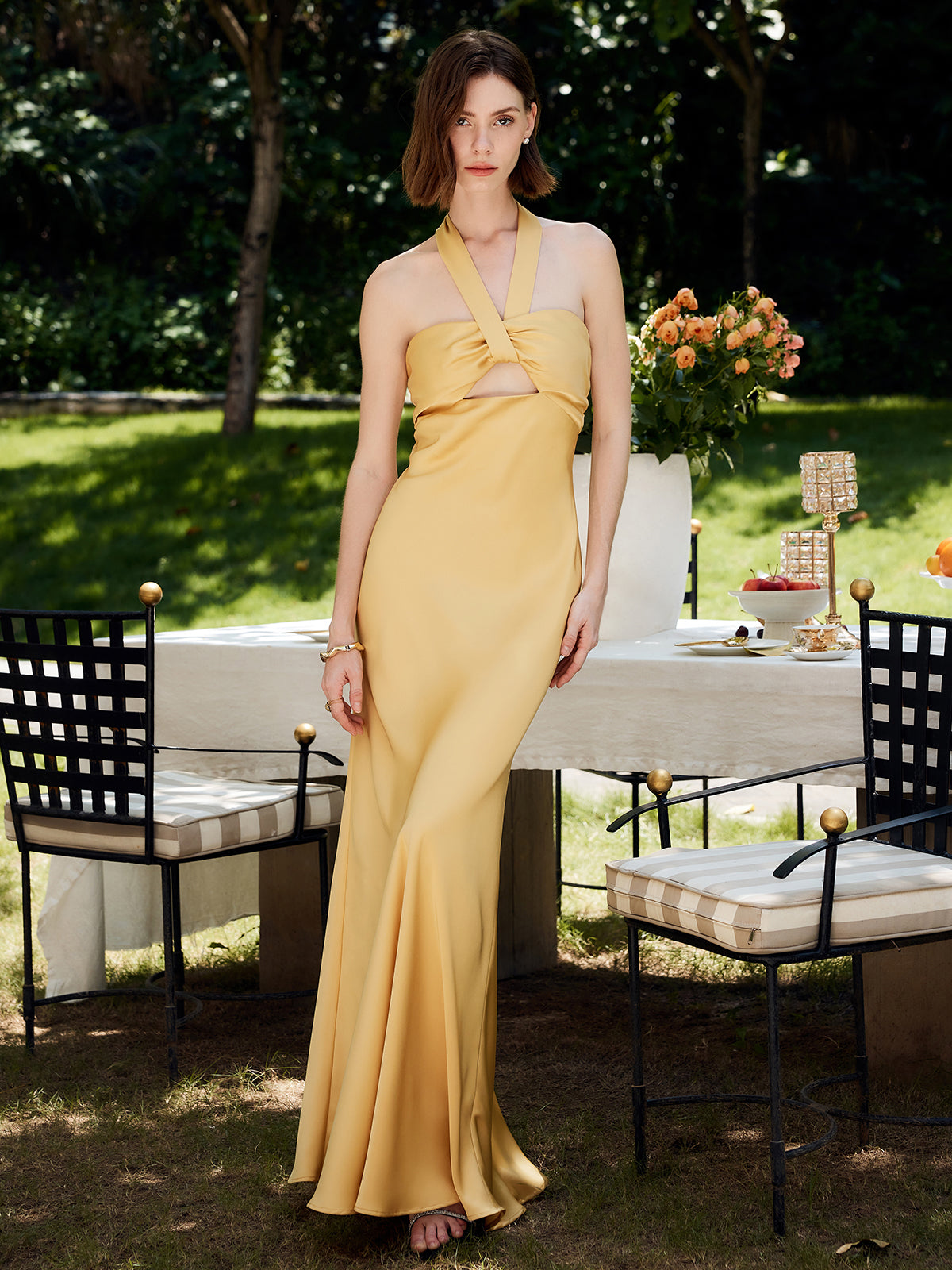 Robe longue satinée dos nu