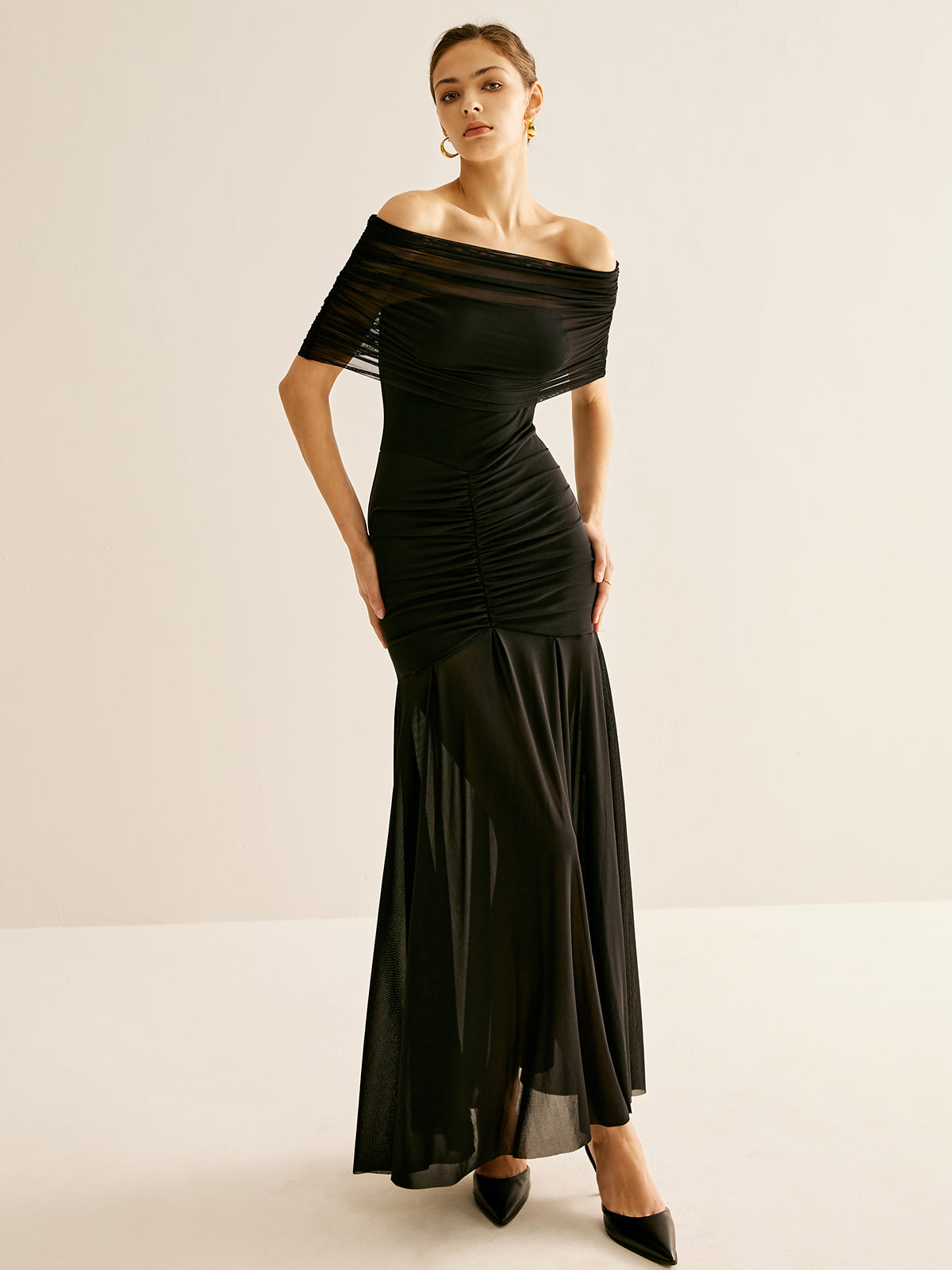 Robe longue off-shoulder drapée