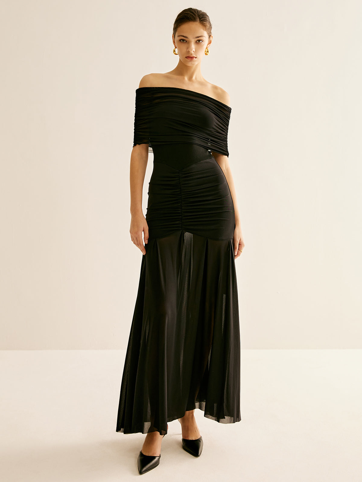 Robe longue off-shoulder drapée