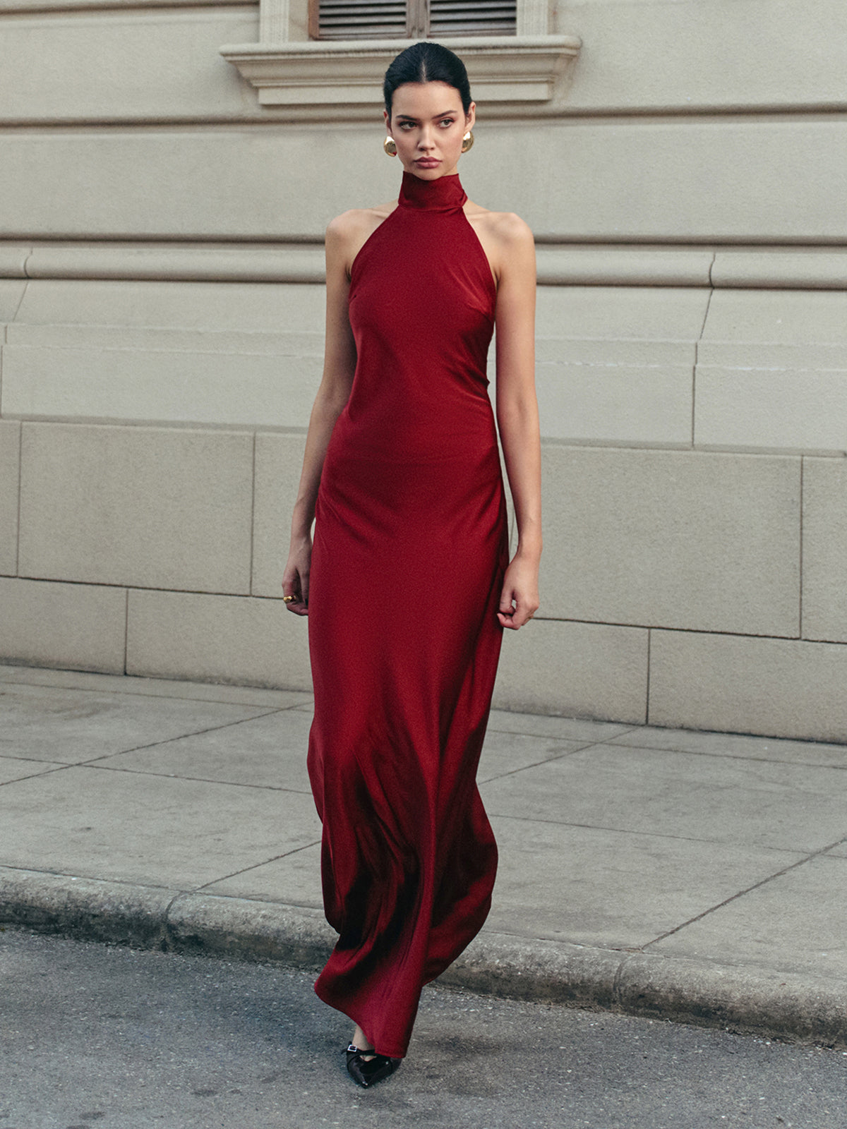 Robe longue élégante à col montant