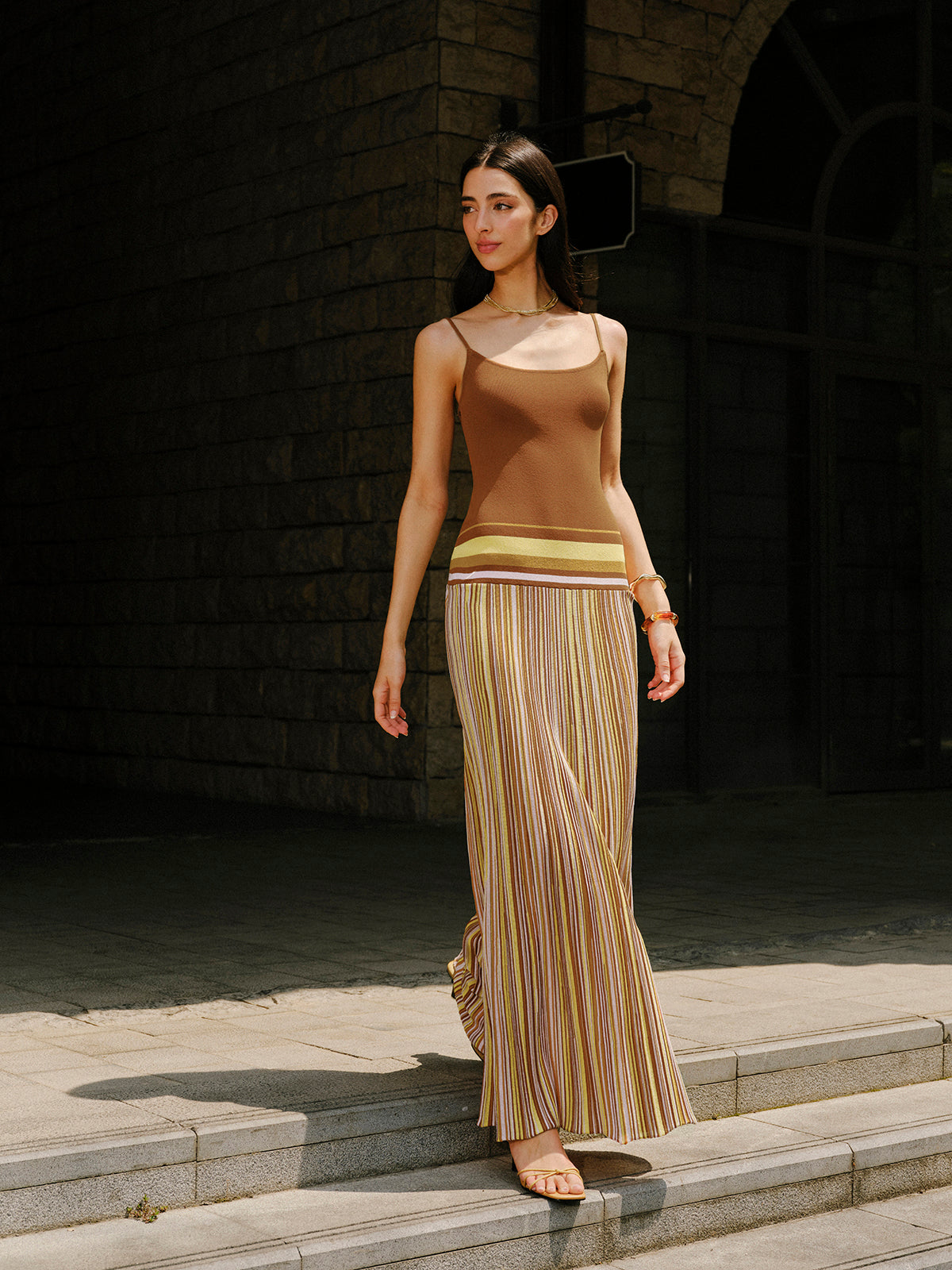 Robe longue en maille à fines bretelles