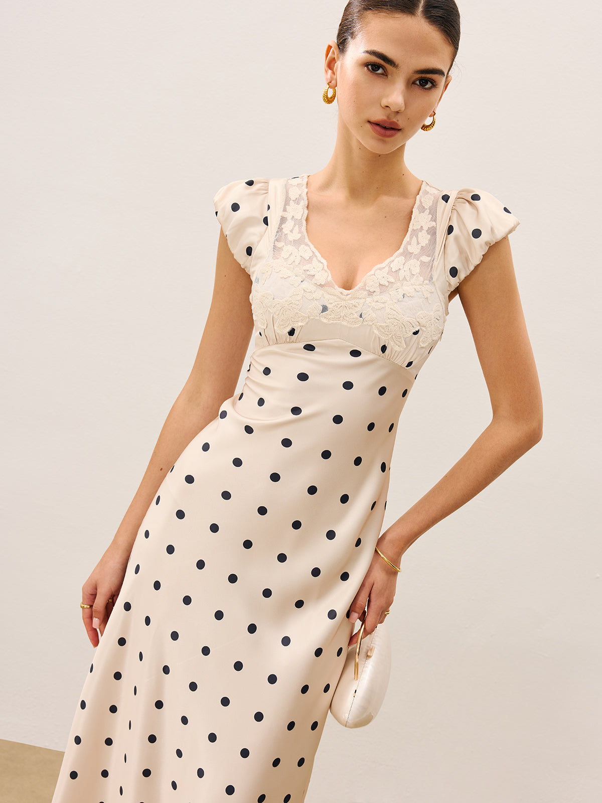 Robe à pois romantique