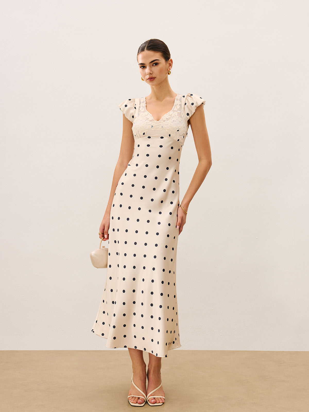 Robe à pois romantique
