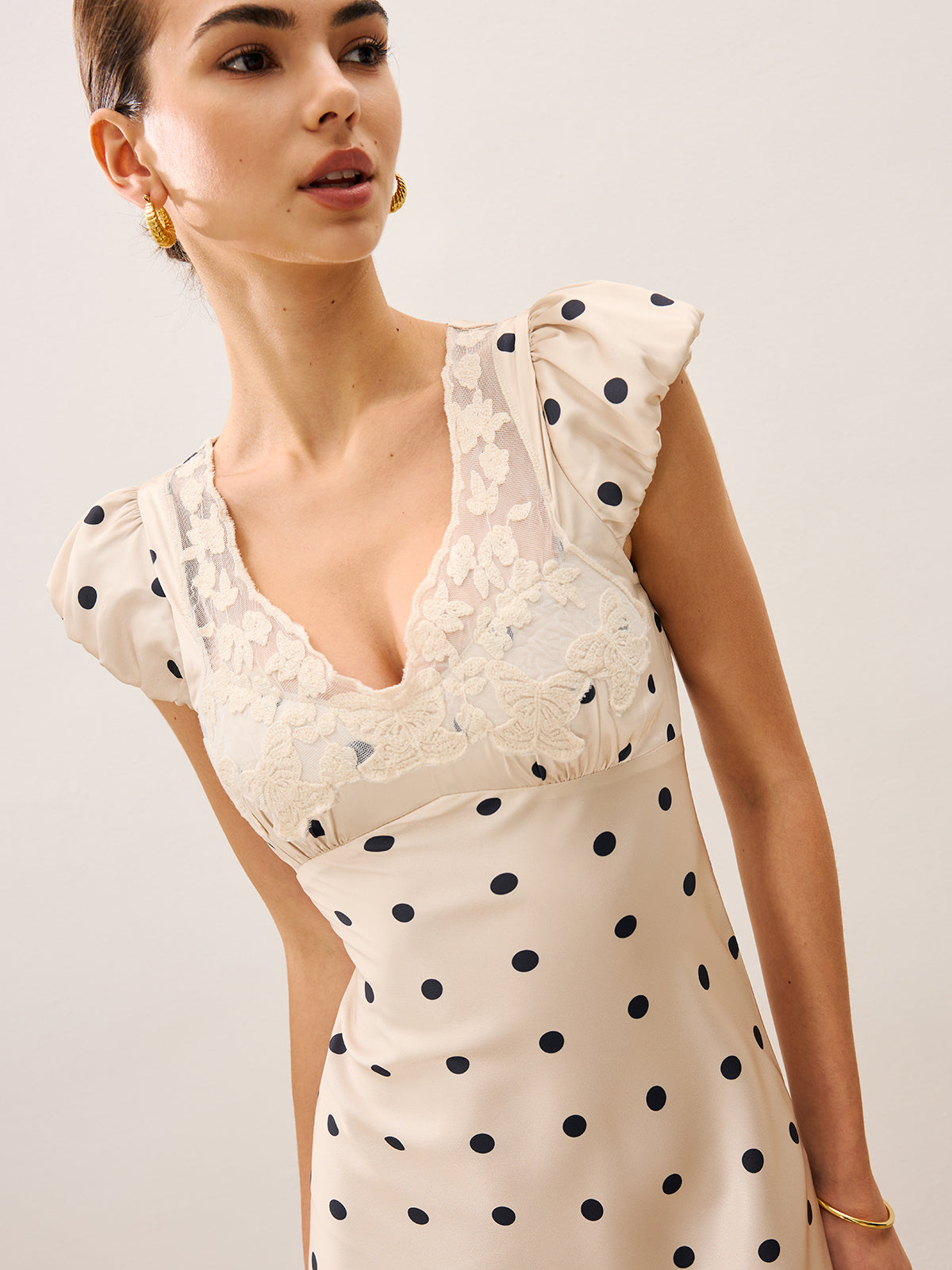 Robe à pois romantique