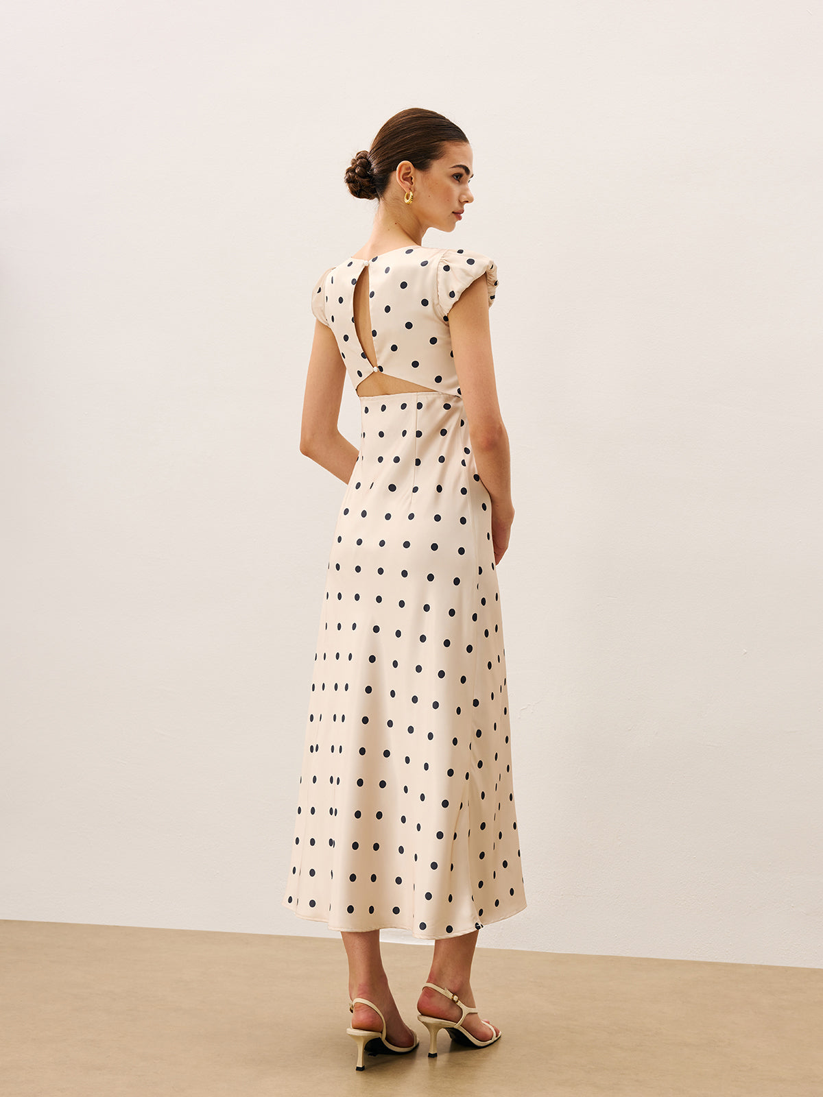 Robe à pois romantique