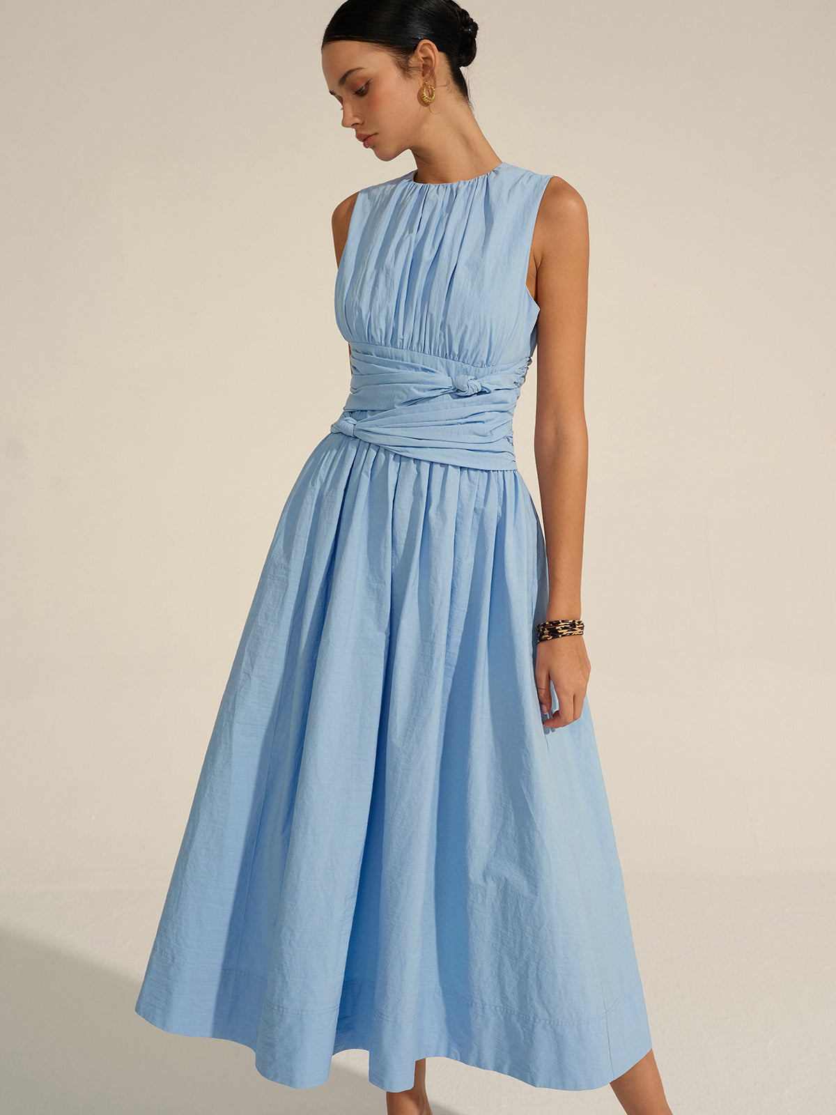 Robe midi élégante à taille drapée