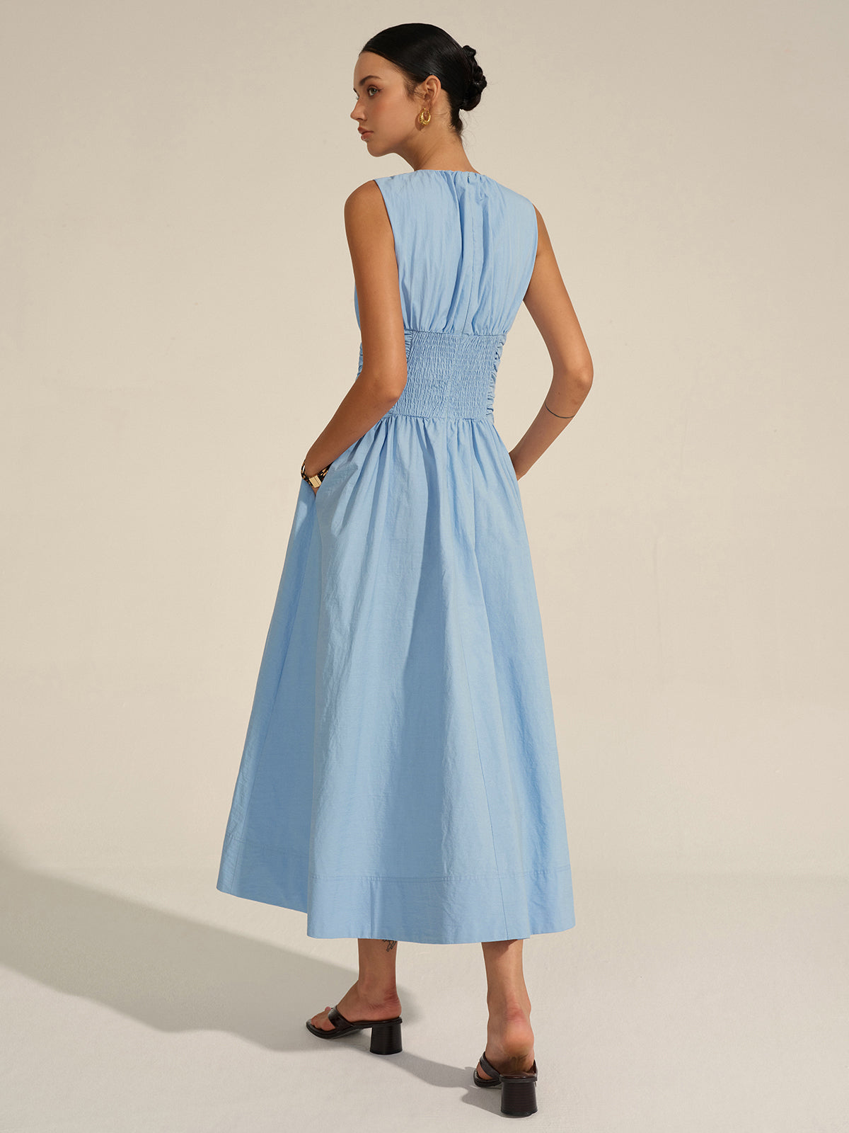 Robe midi élégante à taille drapée