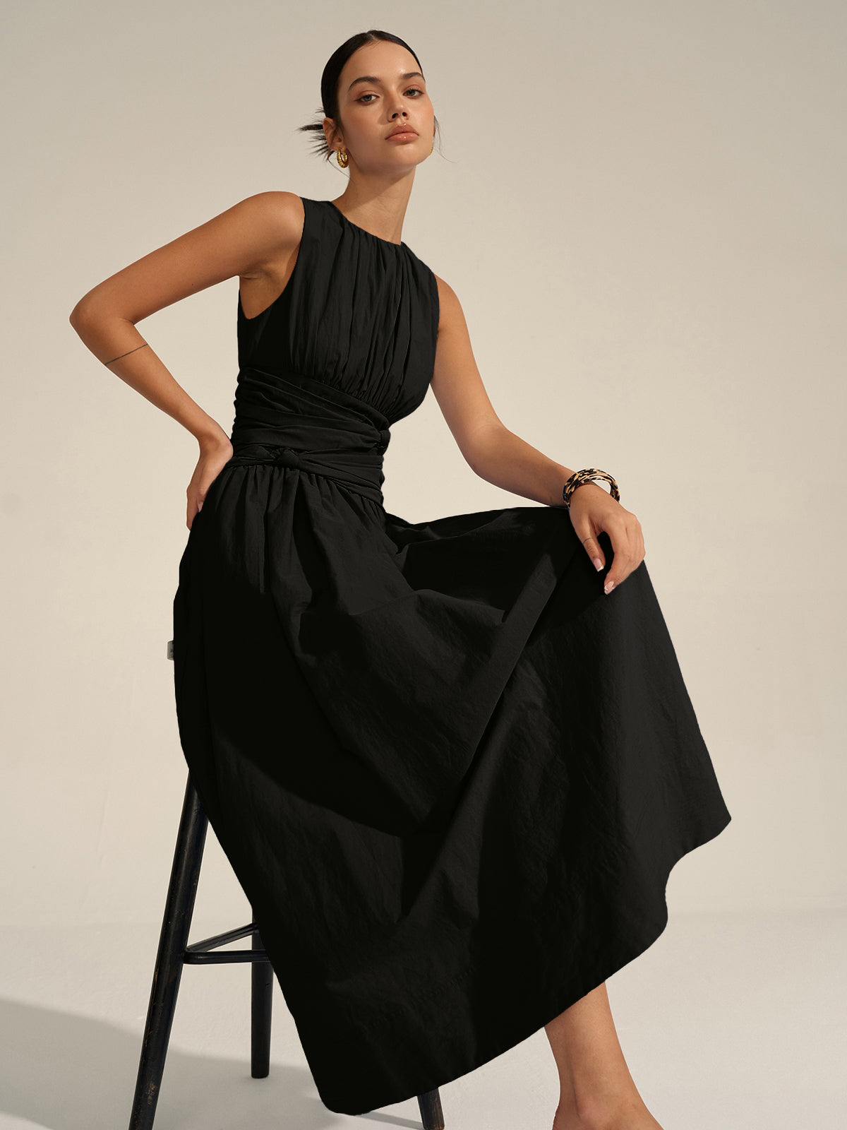 Robe midi élégante à taille drapée