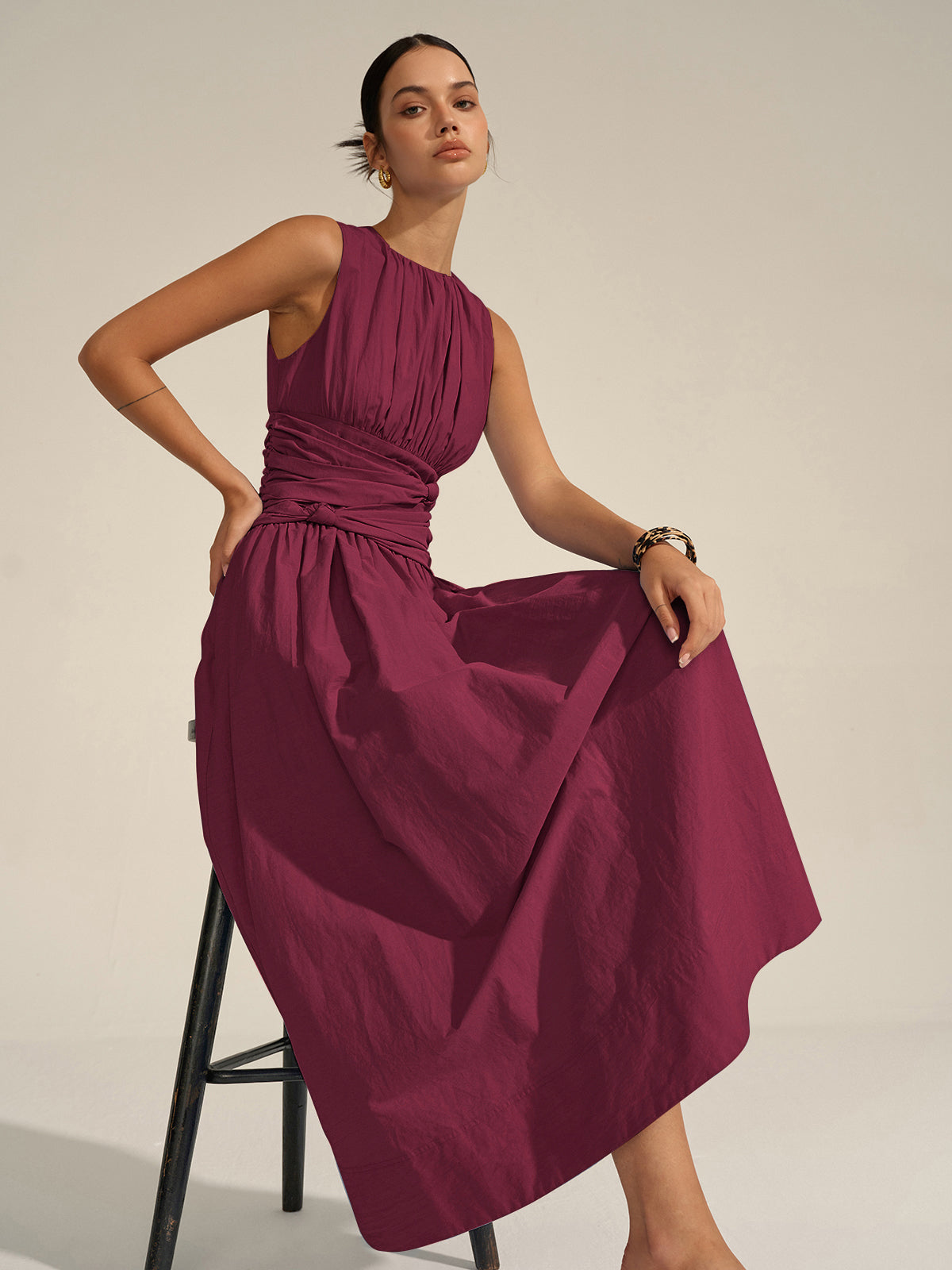 Robe midi élégante à taille drapée