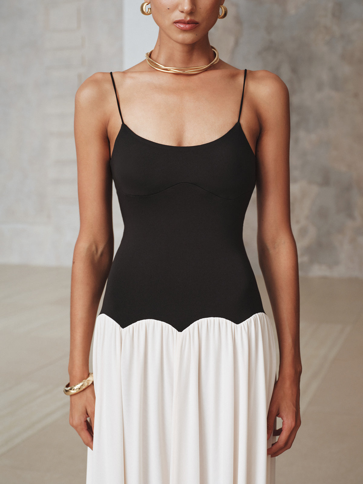 Robe longue bicolore à fines bretelles