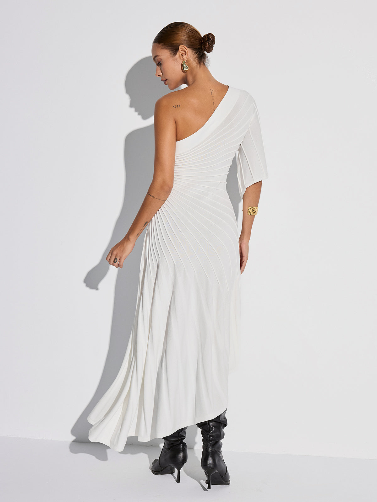 Robe asymétrique plissée