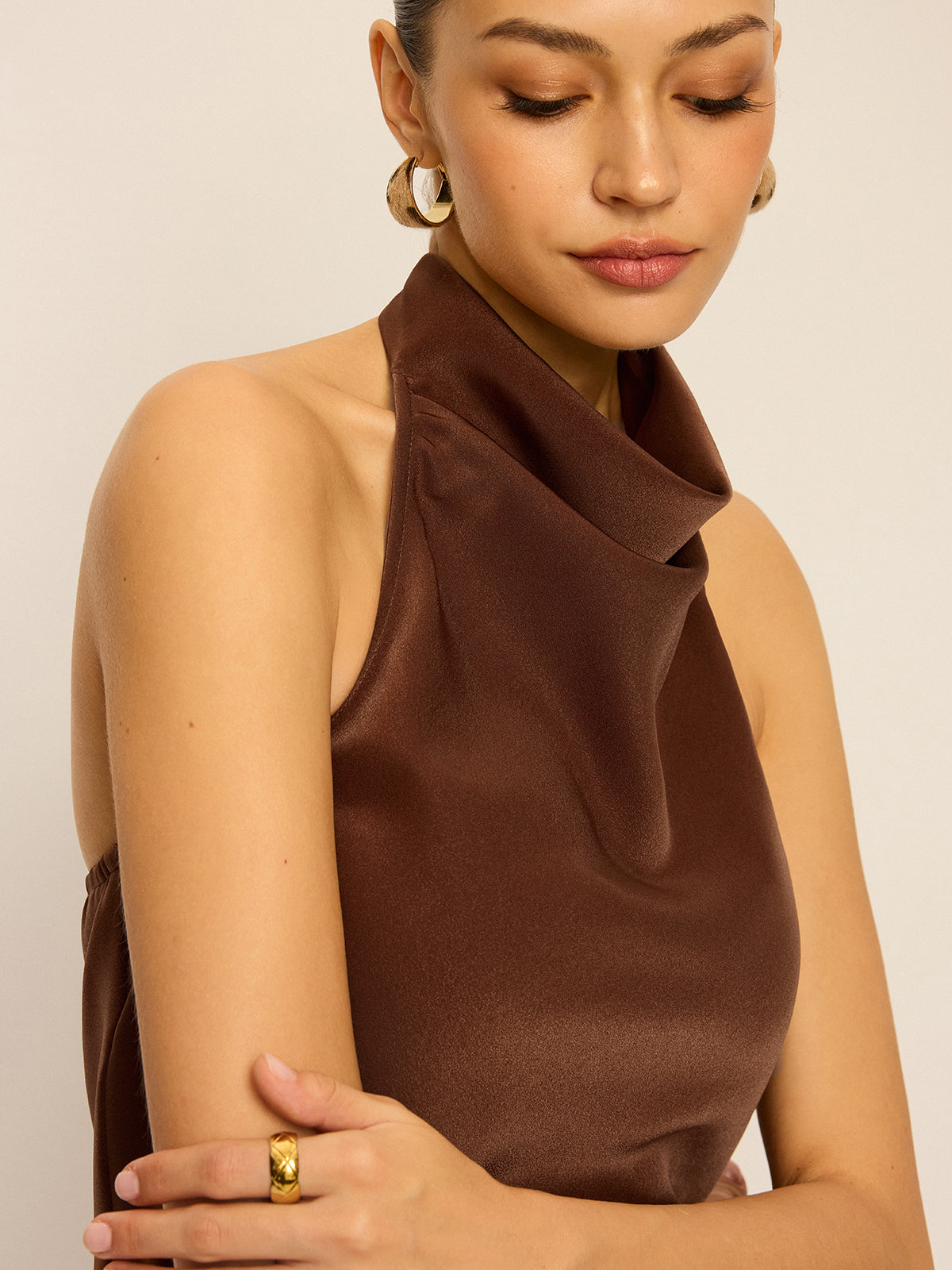 Haut col drapé en satin